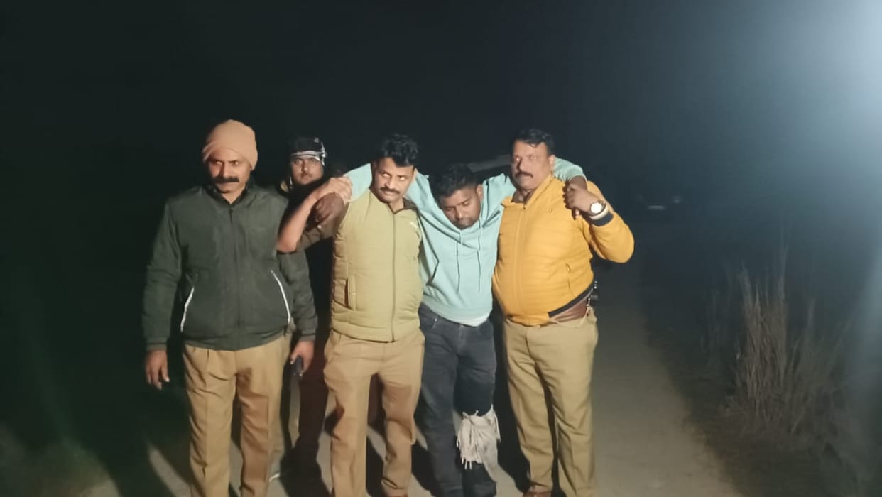 Two miscreants arrested in police encounter after one injured shot in jaunpur