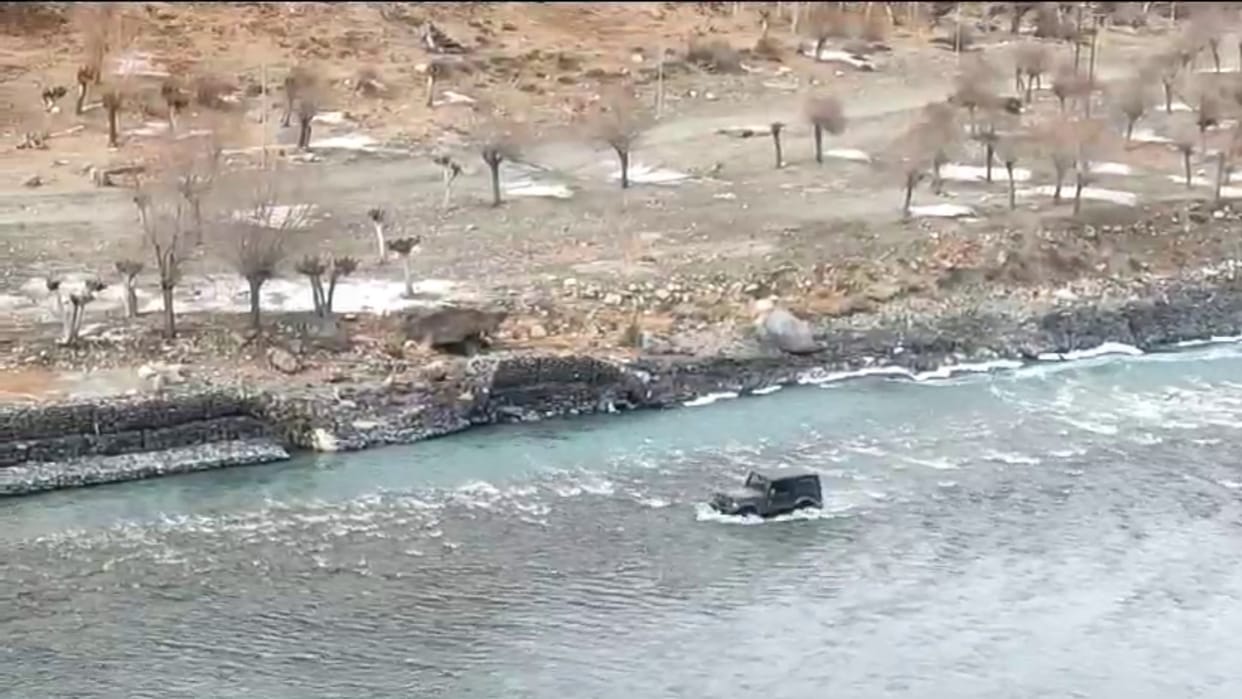 Himachal News: Challan issued after a video of driving a Thar in Chandra River of Lahaul and Spiti went viral