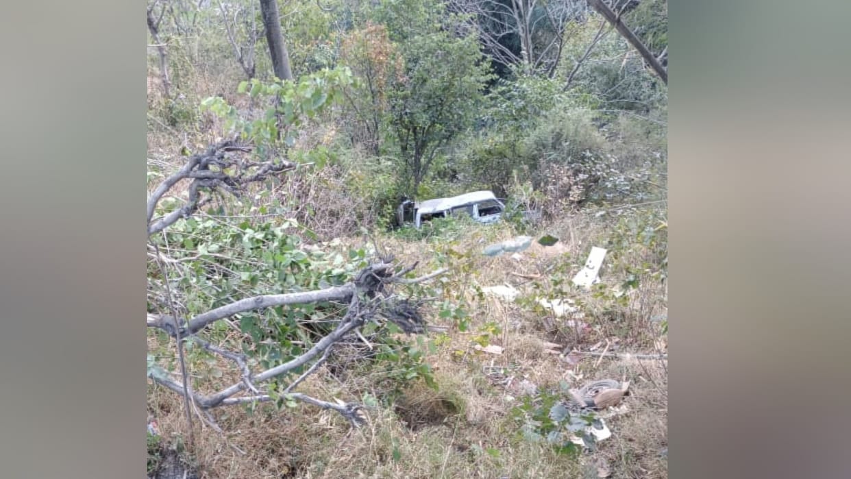 car accident in bilaspur six injured admitted in aiims bilaspur