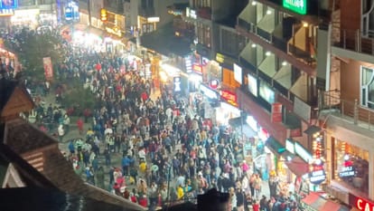 Himachal Tourism: christmas 2023 celebration DJ for tourists in Manali Mall road and Mahanati organized