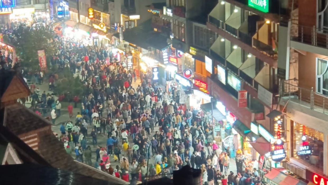 Himachal Tourism: christmas 2023 celebration DJ for tourists in Manali Mall road and Mahanati organized