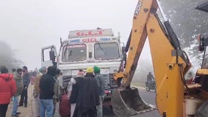 Accident Due To Fog Near Village Lohara On Kot Ise Khan Road In Moga – Amar Ujala Hindi News Live