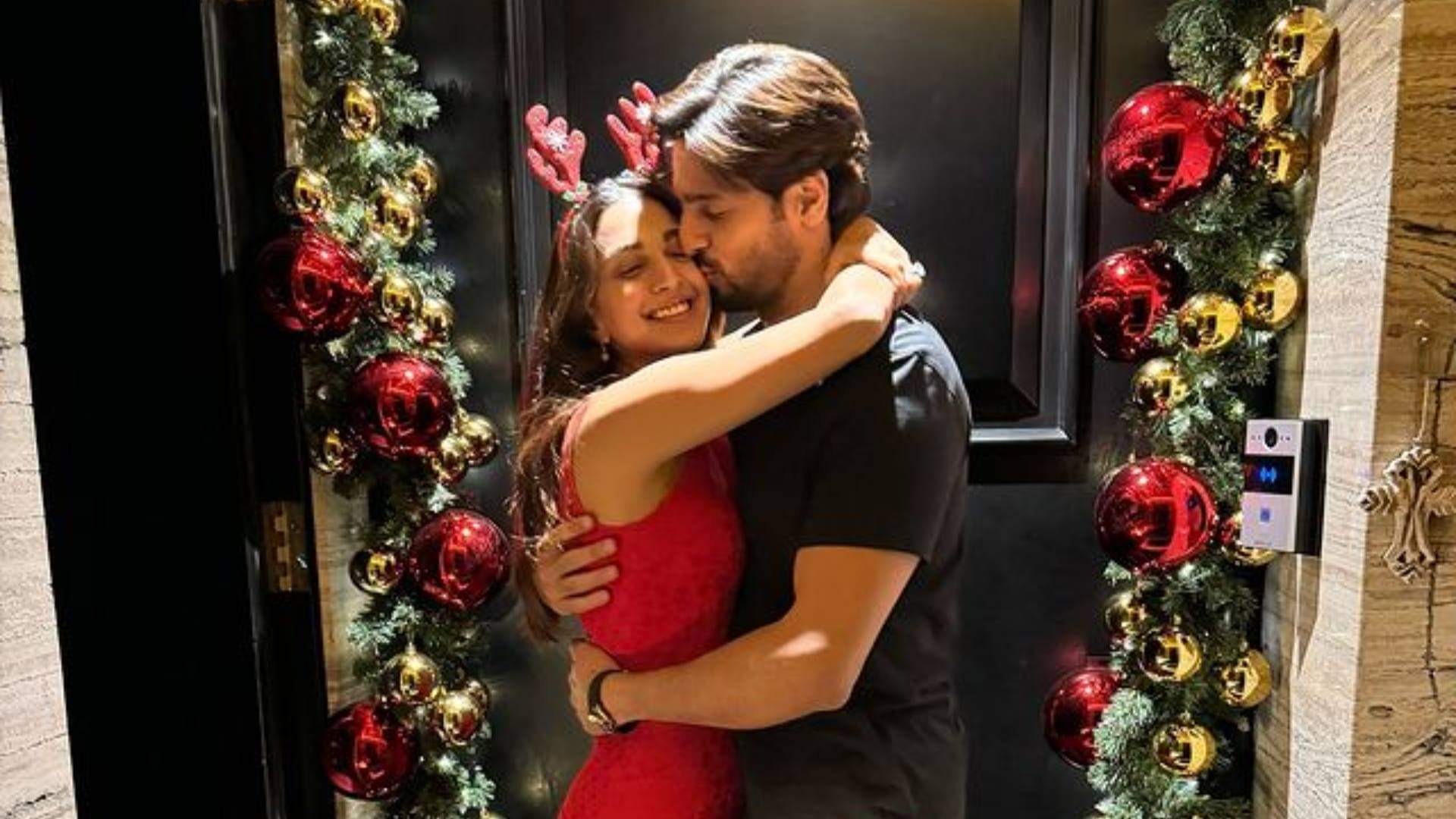 Christmas 2023 Alia Bhatt Kiara Advani Sidharth Malhotra Vaani Kapoor Hansika Motwani celebration pics