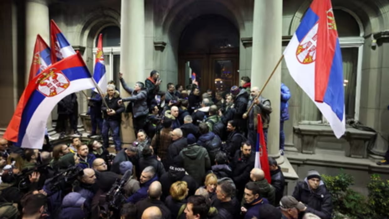 serbia anti government protest protesters try to enter Belgrade city hall