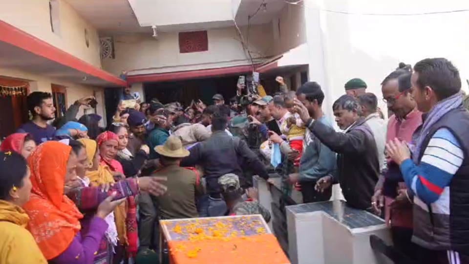 Poonch Attack Uttarakhand Martyr Gautam dead body reached Kotdwar family crying photo