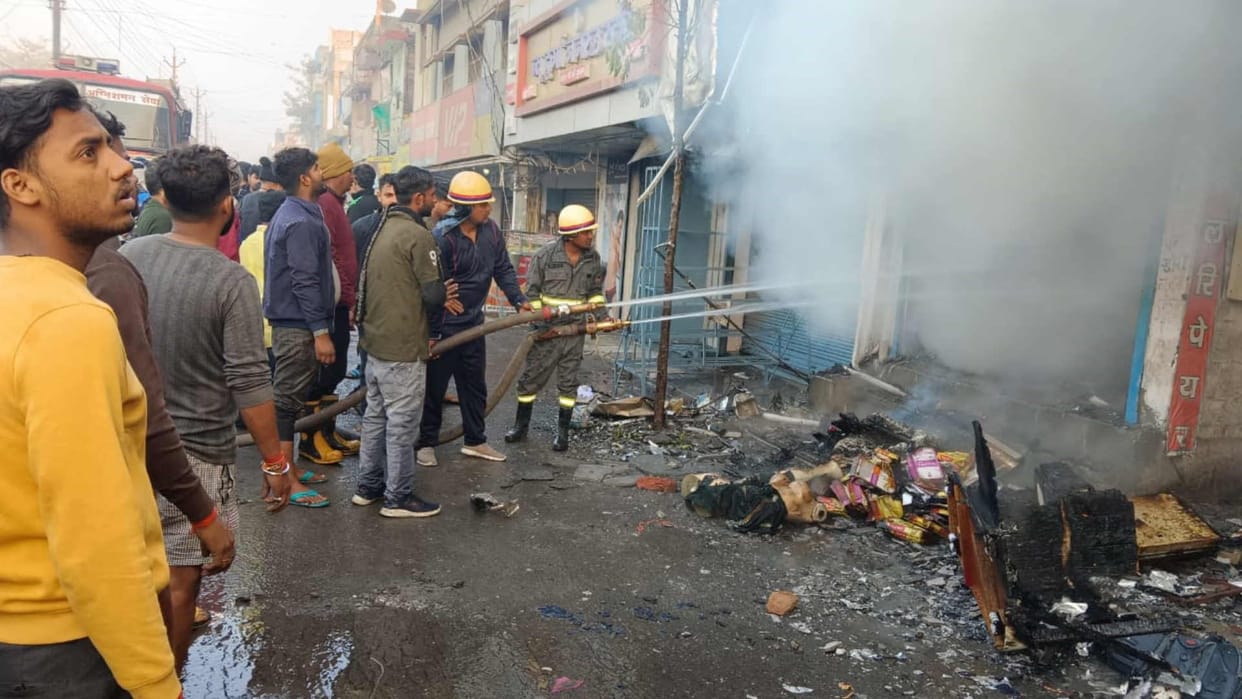 Fire broke out in a clothes shop in Kushinagar