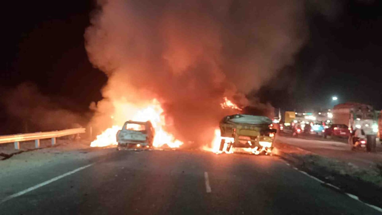 MP News: Six vehicles caught fire in an accident on Dhar Agra-Mumbai road