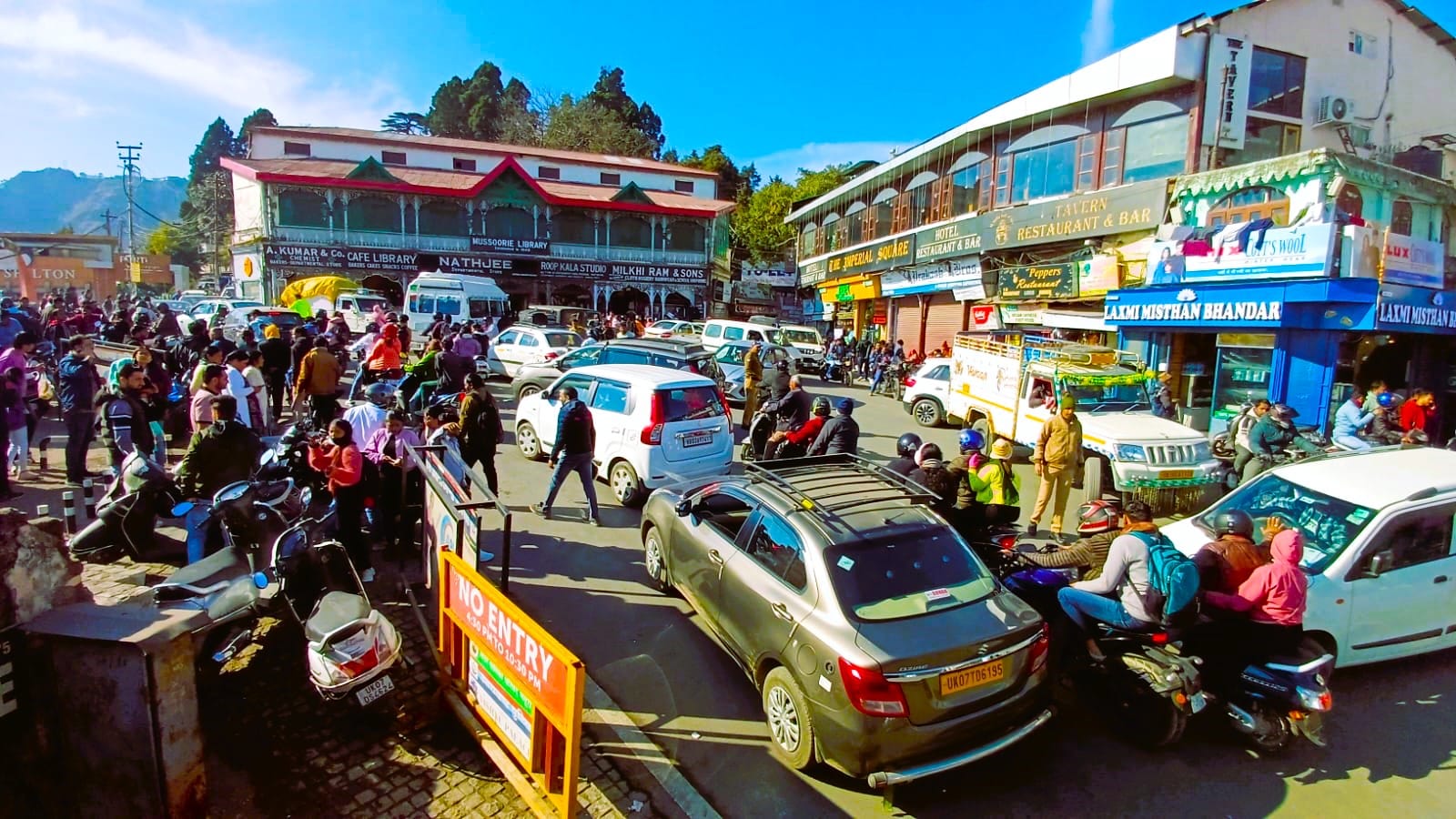 Christmas 2023 Mussoorie Auli and Lansdowne Packed With Tourists Before New Year Traffic jam  photos