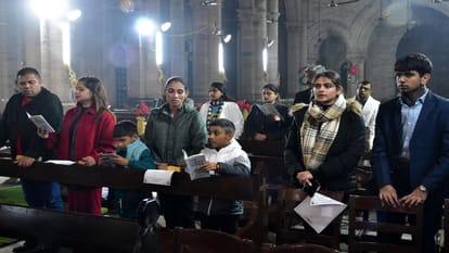 Merry Christmas: Jesus born as the light of the world, churches bathed in light, competition to light candles