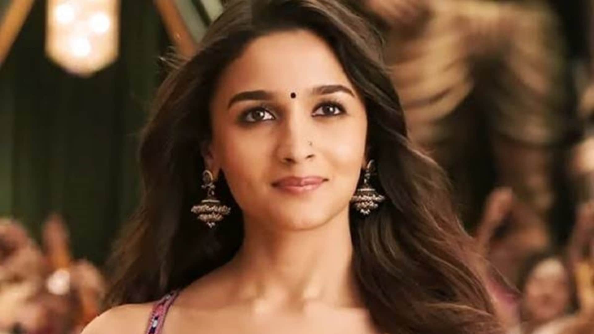 Alia Bhatt Birthday: Know about actress career movies net worth and Love Story With Ranbir Kapoor