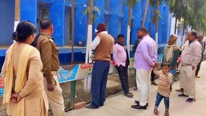 Bihar: शादी के 4 साल बाद भी ससुराल नहीं जा रही थी पत्नी, अनपढ़ पति मनाने पहुंचा तो पत्नी ने किया ऐसा; सब रो रहे Begusarai: When an illiterate husband tried to convince his wife to go home, she took his life by poison