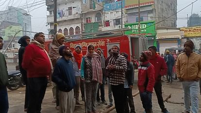 Bihar: भीषण अगलगी में तीन करोड़ से अधिक की संपत्ति जलकर राख, इंडियन बैंक की शाखा और साड़ी सेंटर में लगी थी आग Fire broke out in Indian Bank branch, Sari Center in Aurangabad, property worth crores reduced to ashes.
