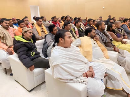 Varanasi News: सीपीआर प्रशिक्षित हुए काशी विश्वनाथ के पुजारी, विशेषज्ञ डॉक्टर ने दी ये कीमती जानकारी Priests of Kashi Vishwanath trained and get CPR tips for prevent cardiac arrest by expert doctor