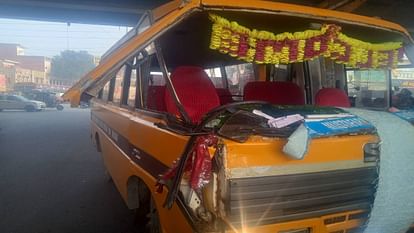 school bus full of children rammed into truck In Firozabad causing screams