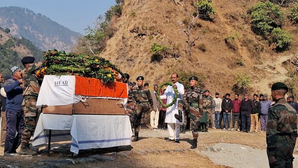 Soldier Pankaj Kanyal cremated with military honors in pithoragarh