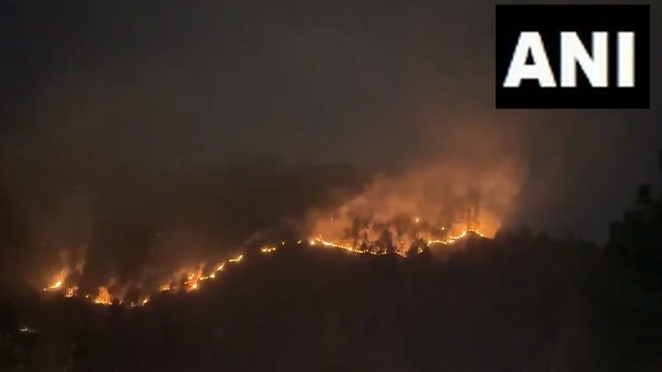 A massive fire broke out in the Patlikuhal forest area of Kullu