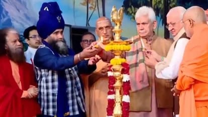 जम्मू कश्मीर: अतीत के गौरव को बहाल करते हुए समृद्ध और आधुनिक राष्ट्र का निर्माण कर रहे पीएम मोदी- एलजी jammu kashmir lg manoj sinha Attends Divya Adhyatmik Mahotsav at Haridwar