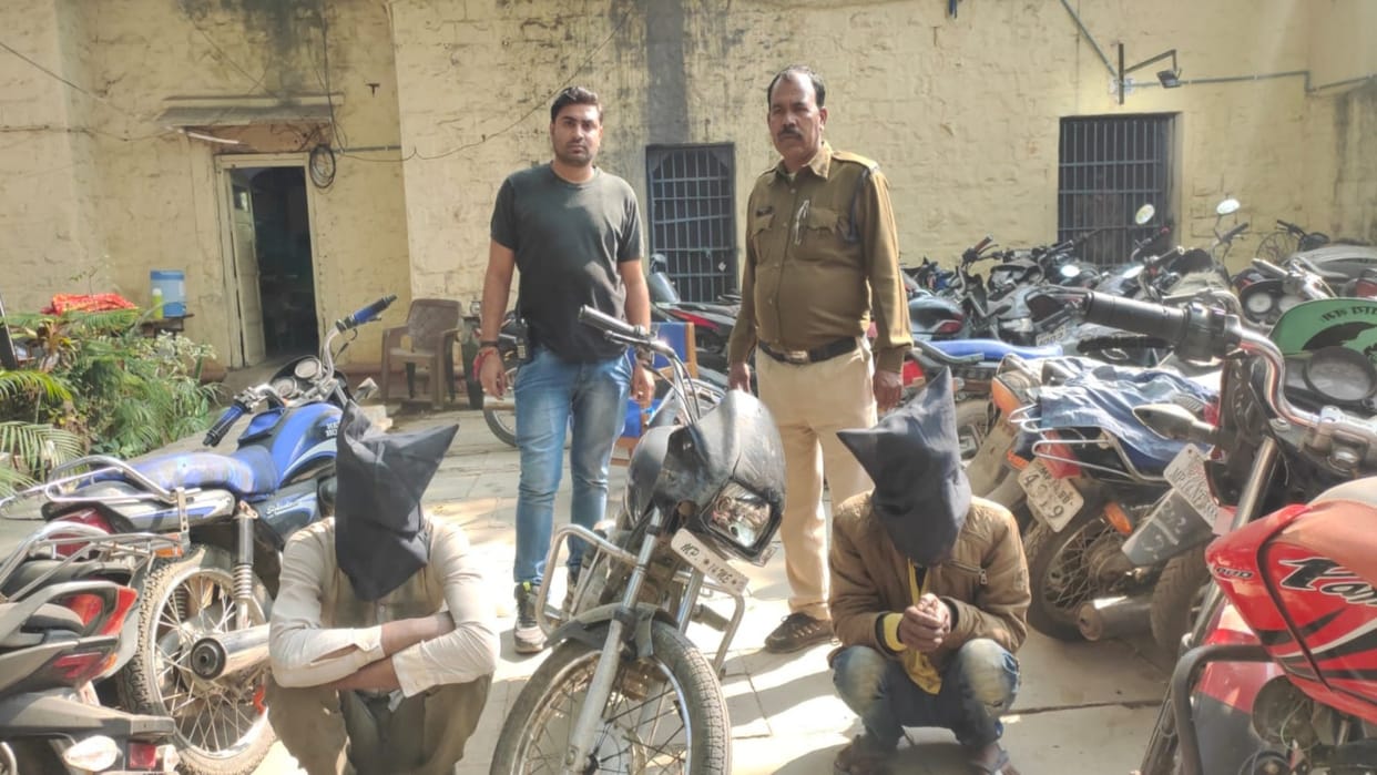 Mandsaur Crime Two people arrested for smuggling poisonous liquor on stolen bike