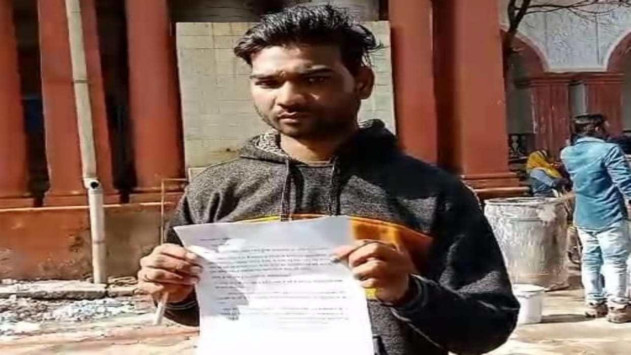 Shivpuri News Principal of CM Rise School Kolaras complains to the collector