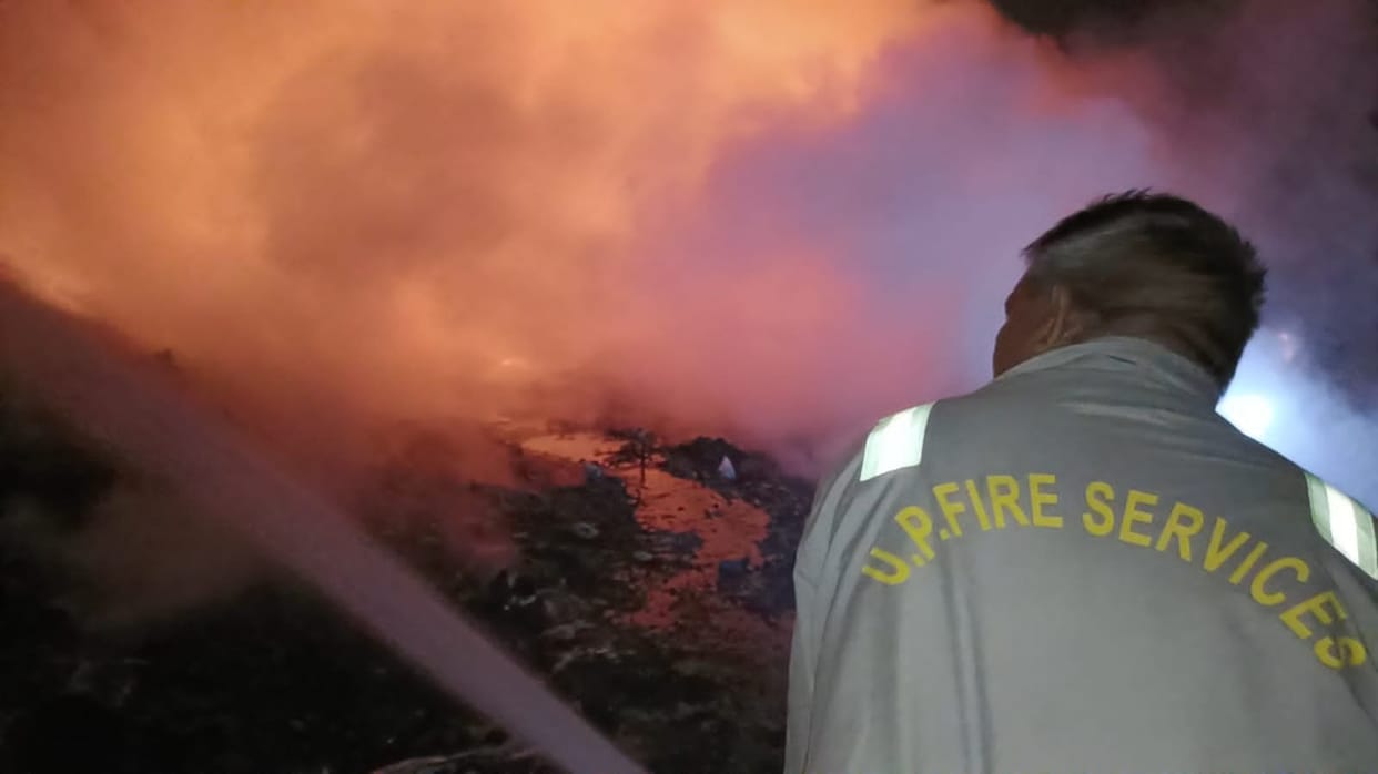 Meerut News Live: Fire broke out in pile of plastic bottles and read latest news of West UP