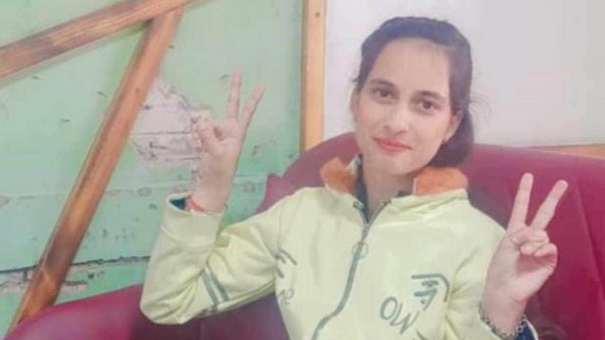 Dead body of a girl student found hanging in Bathinda