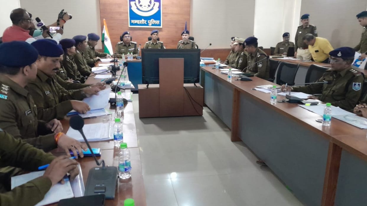 Range IG Rakesh Srivastava held crime review meeting