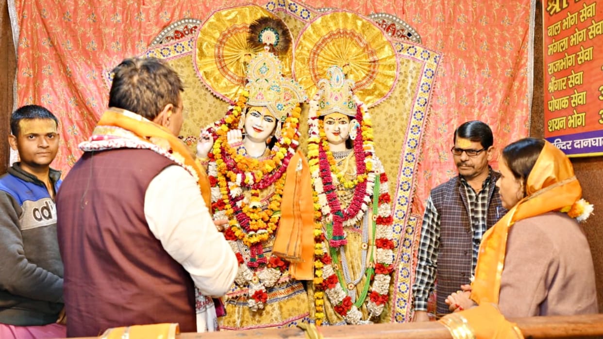 Rajasthan CM Bhajanlal Sharma wife Geeta and son performed circumambulation of Giriraj Maharaj