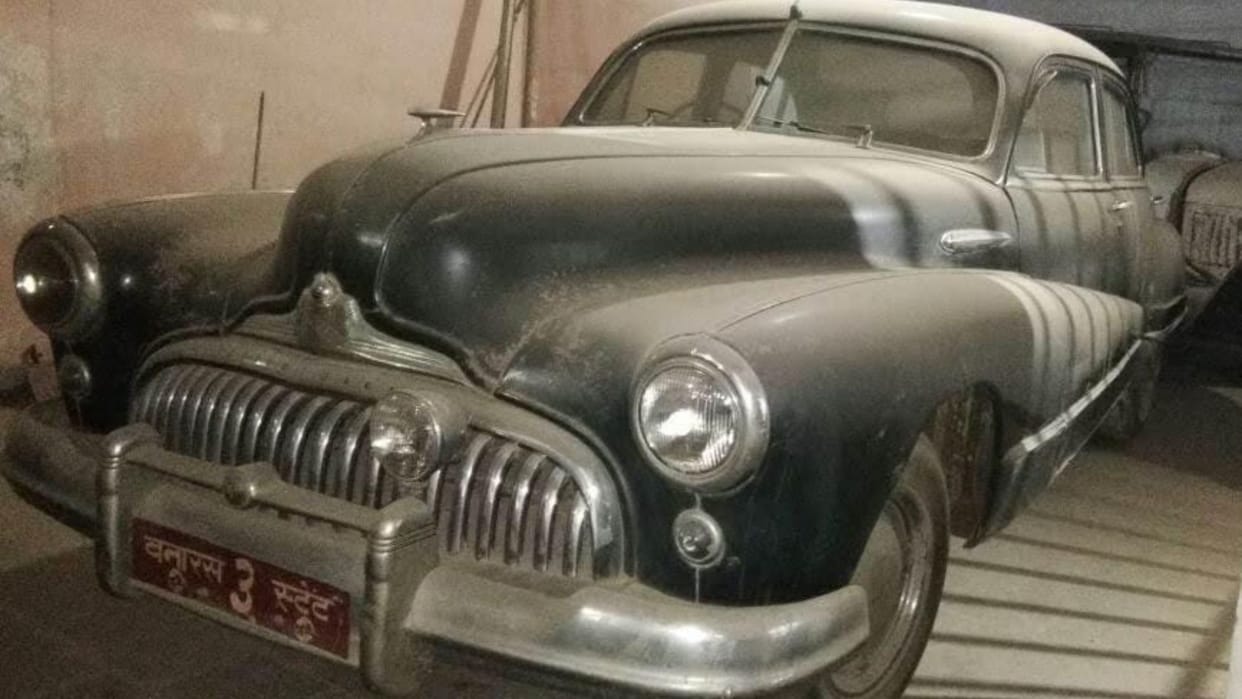 Ramnagar Fort special collection of old time cars and canons of attraction for tourists
