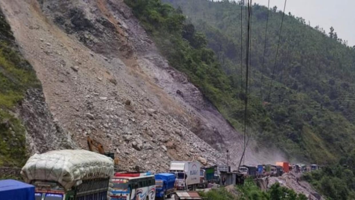 Kathmandu to Bhairahawa road being closed for four hours due to bridge construction