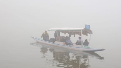 Jammu Kashmir Weather: Dense fog in Srinagar sunshine in Jammu city weather patterns change on New Year