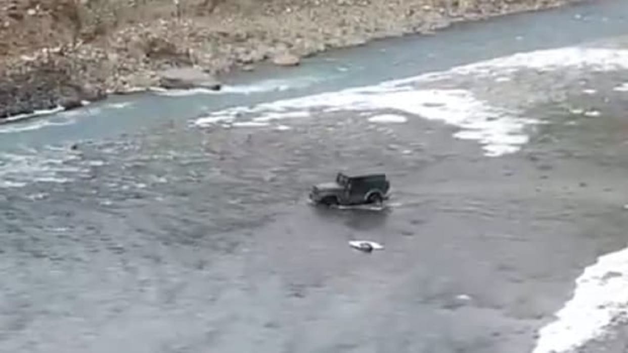 SUV driven on Chandra river in Sissu valley, Police issues challan for traffic violation