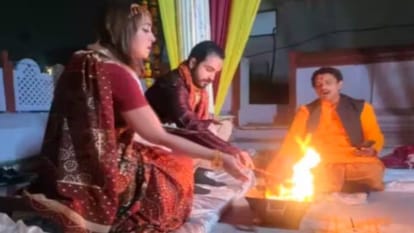Agra: ताजनगरी में फ्रेंच दंपती ने हिंदू रीति रिवाज से लिए सात फेरे, बोले- उनकी इच्छा पूरी हुई French couple took seven rounds in Agra as per Hindu customs