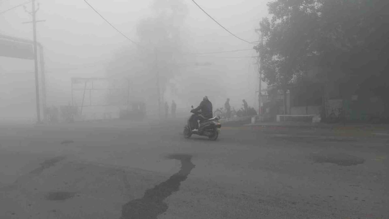 Weather Update: Damoh city covered with fog, cold increased
