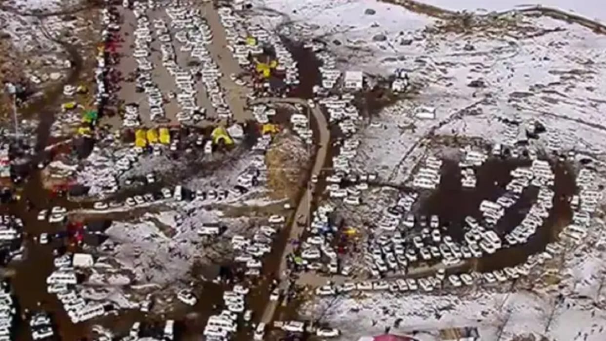 Massive traffic Jam in Manali and Shimla in Himachal Pradesh on Christmas Eve