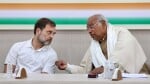राहुल गांधी और मल्लिकार्जुन खरगे। (फाइल)