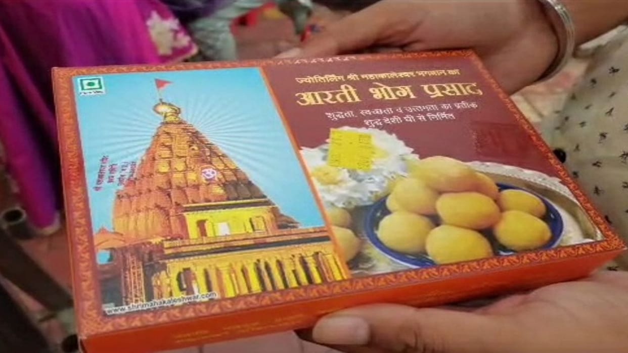 Crowd of devotees gathered in the court of Baba Mahakal