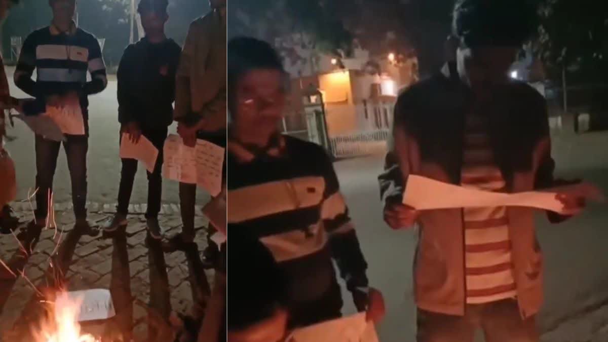 Manu Smriti written on paper burnt in BHU, Bhagat Singh Chhatra Morcha posted photo on Facebook page
