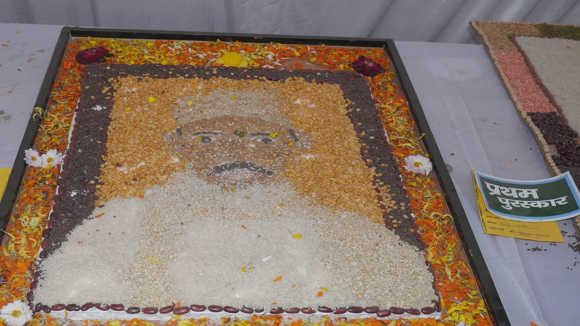BHU's flower exhibition is amazing, the shape of Mahamana made of more than seven thousand flowers and rice is