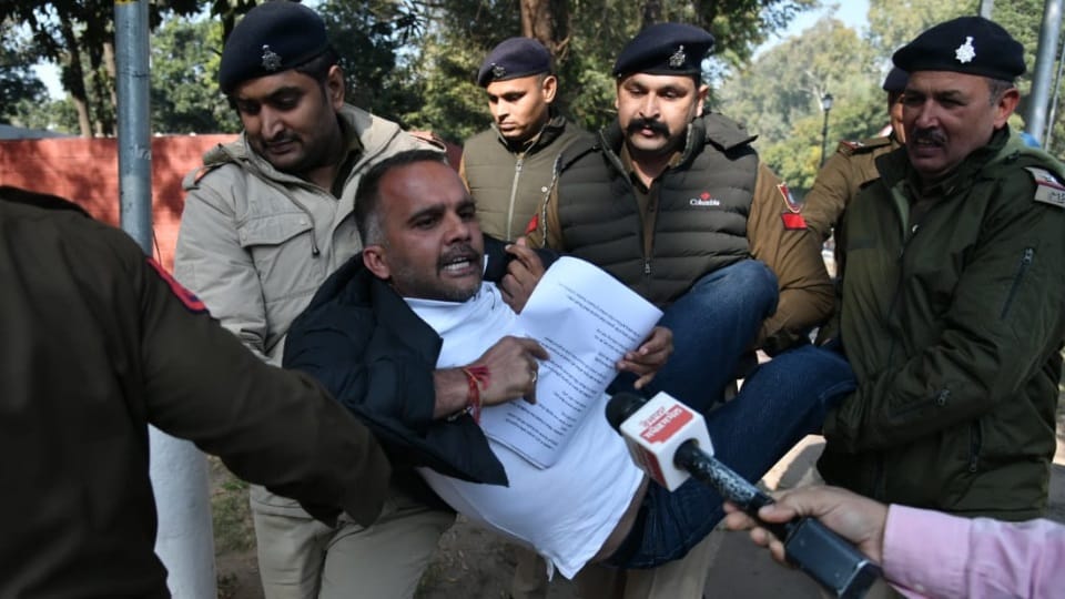 Police detained Chandigarh Youth Congress President before sitting on silent fast outside Punjab Raj Bhavan