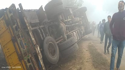 dozen vehicles collided in dense fog in Agra one died and six were injured