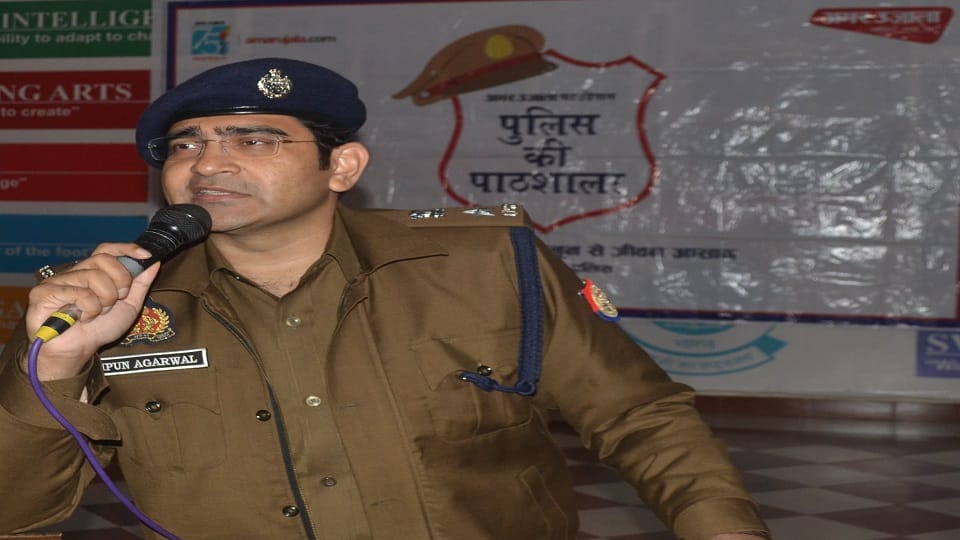 Hathras Doon Public School Police ki pathshala