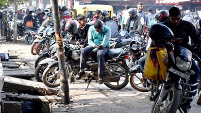 24 feet road in markets connected to Golghar six feet left after occupation