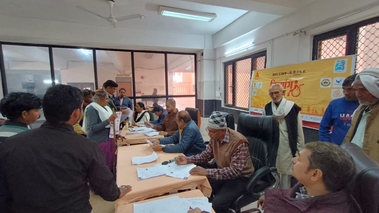 Amar Ujala Disabled Certificate Camp organized in Auraiya, one hundred people arrived, certificates of 24 issu