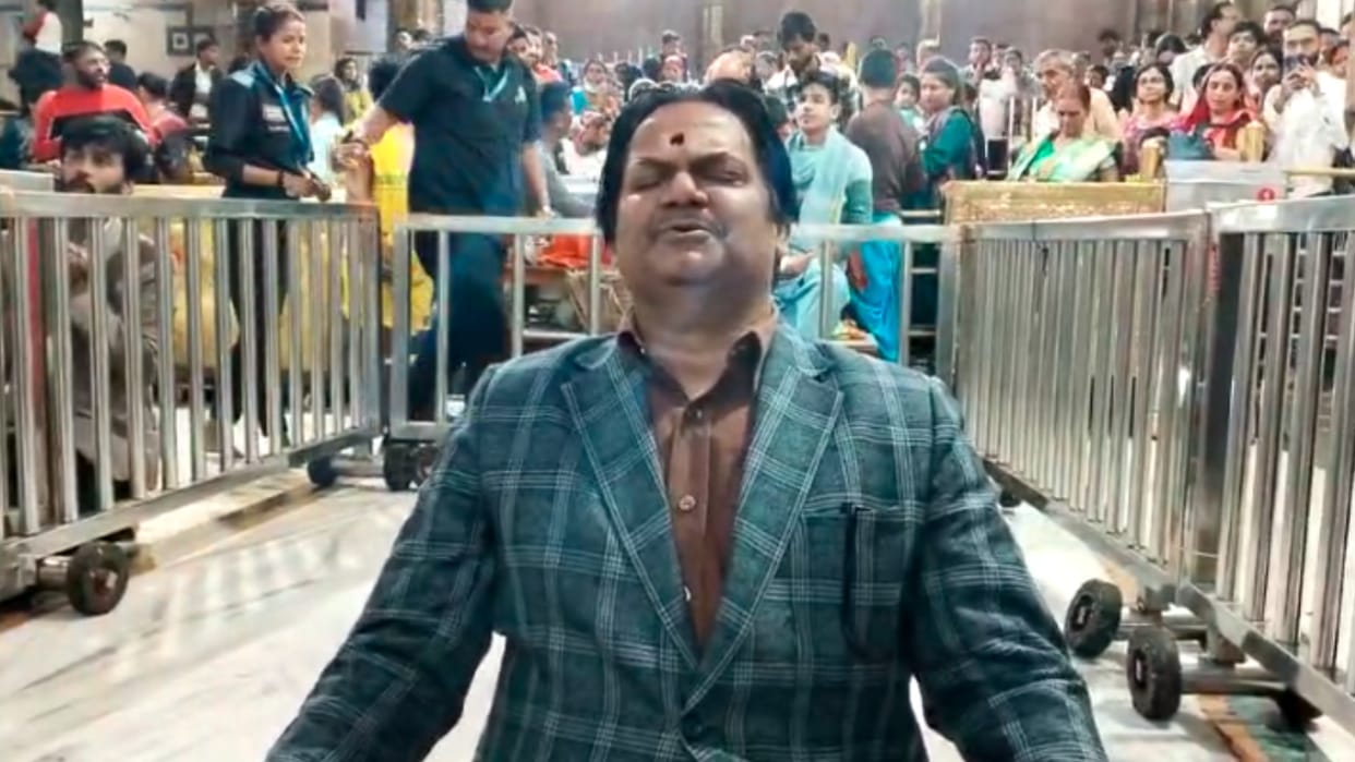 Actor Akhilendra Mishra reached the court of Mahakal, recited Shiv Tandav Stotra to Baba from Nandihal.