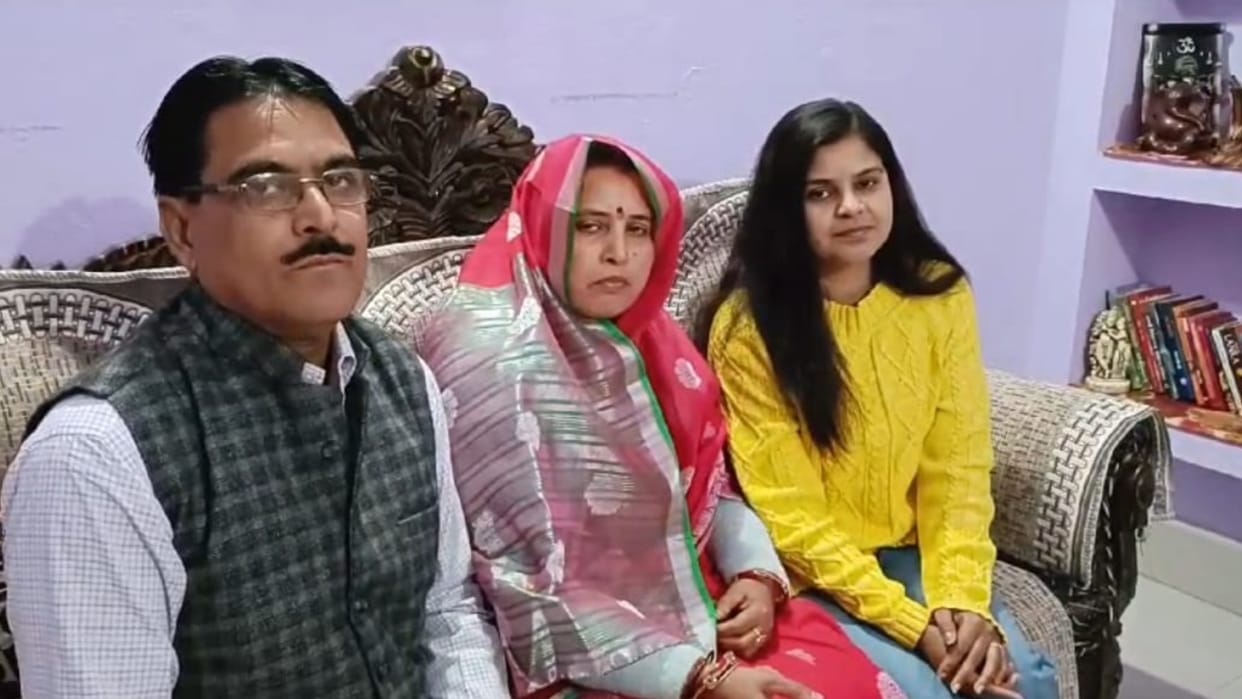 Priya Pathak topped MPPCS exam