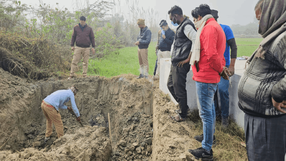 family strangled 10 year old child to death in Kishni Mainpuri