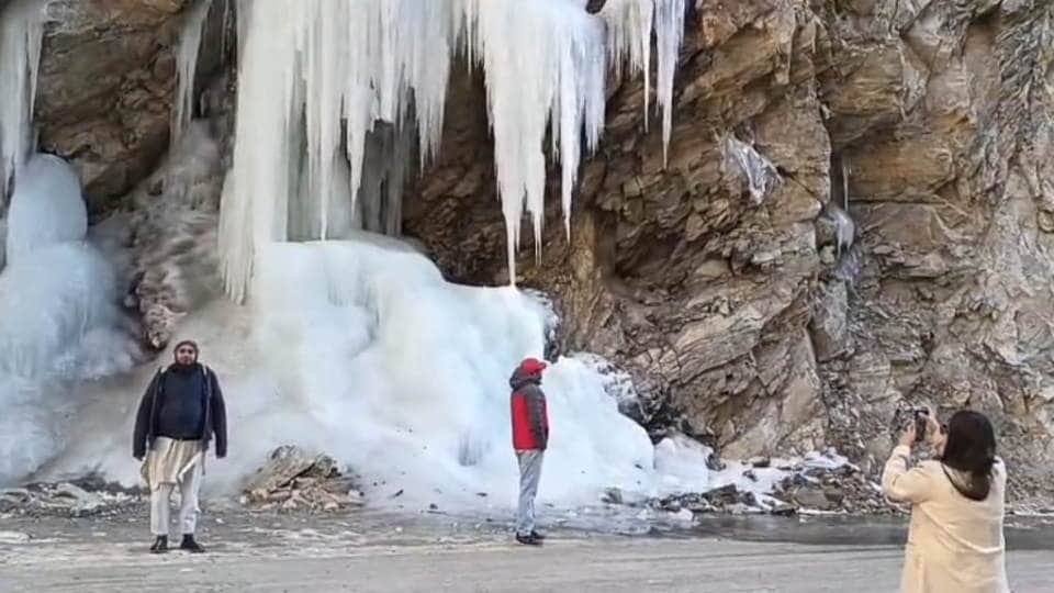 Uttarakhand Weather New Year 2024 Rivers Frozen in Niti Valley Tourist Crowd to See