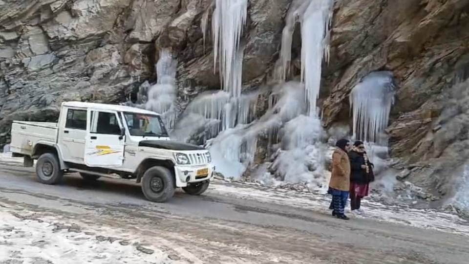 Uttarakhand Weather New Year 2024 Rivers Frozen in Niti Valley Tourist Crowd to See