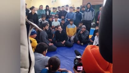 Haryana: झज्जर के वीरेंद्र आर्य अखाड़े में पहुंचे राहुल गांधी, बजरंग पूनिया समेत कई पहलवानों से की मुलाकात Congress MP Rahul Gandhi Virender Arya Akhara of Jhajjar and interacts with wrestlers including Bajrang Poonia