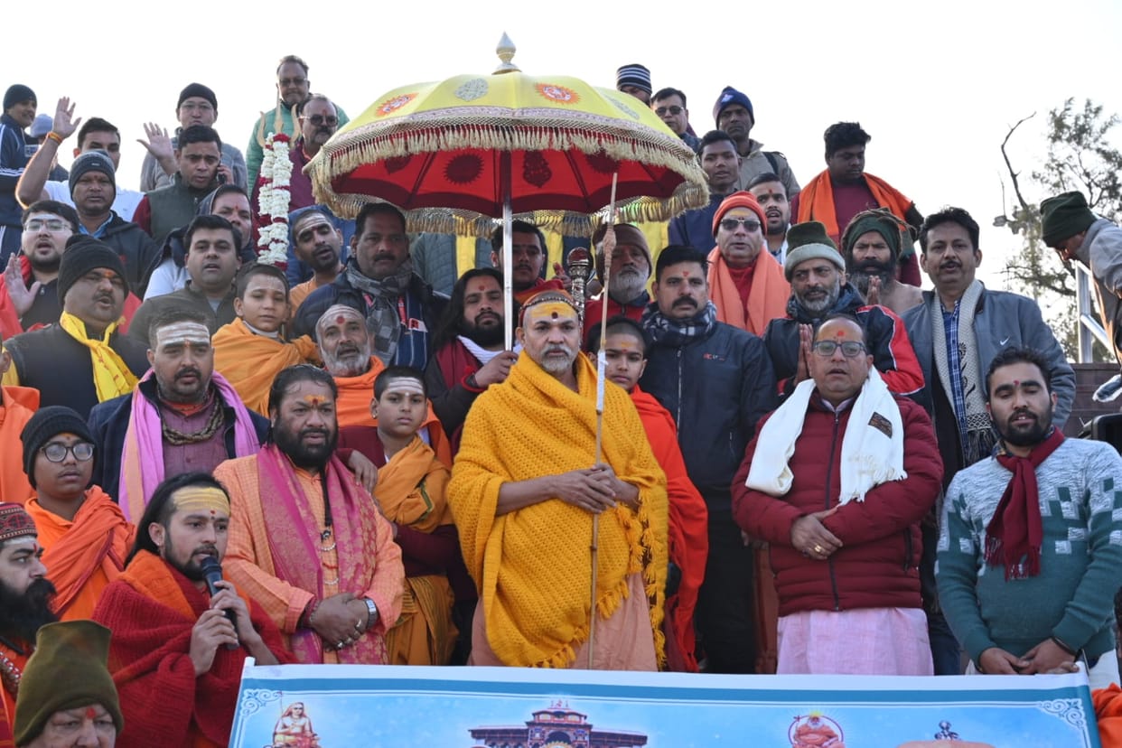 Uttarakhand News Swami Avimukteshwaranand started winter Chardham Yatra with Ganga Puja Today
